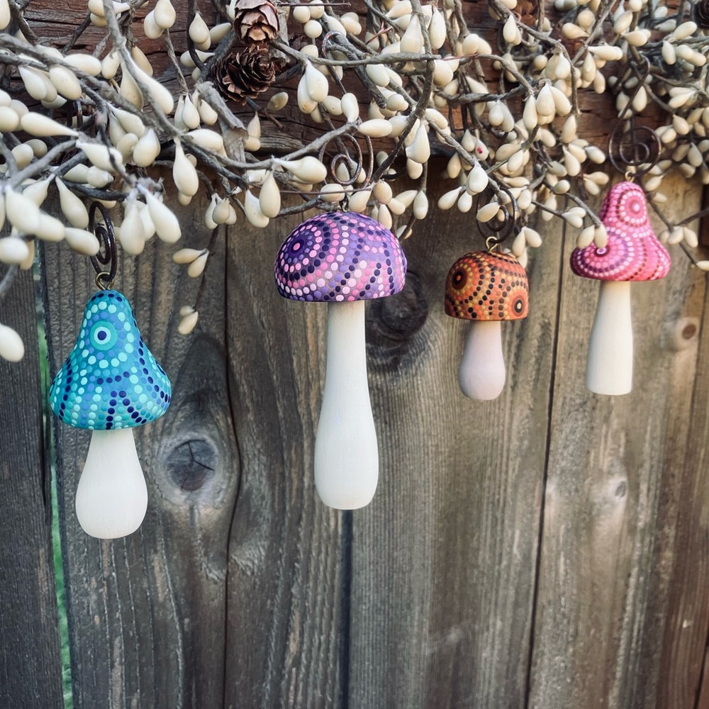 Set of 4 wooden mushrooms